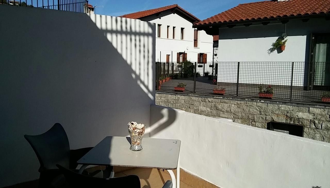 Hostal Ekaitza Hotel Lesaka Exterior photo