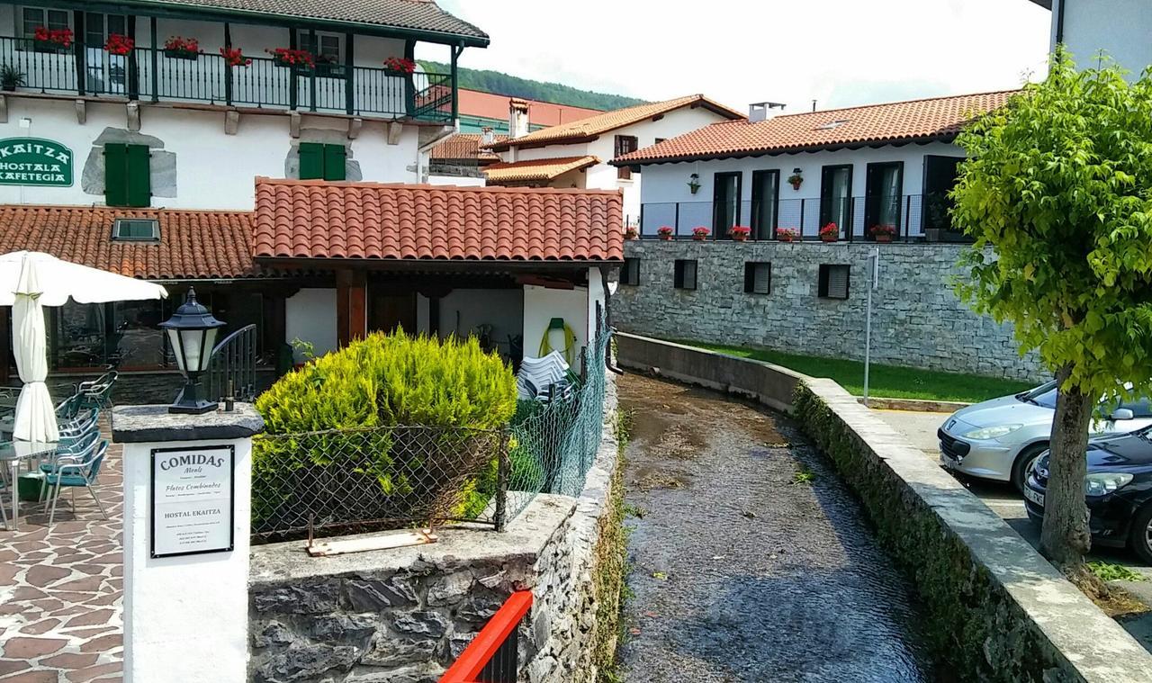 Hostal Ekaitza Hotel Lesaka Exterior photo